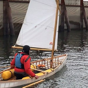 The first thing I do with any new boat is work out a capsize recovery plan. Little sailers are always sketchy with all the strings involved and that’s a strong reason to have as few as possible. . Stowed oars, a sprit rig, and a daggerboard would eliminate all the tangles but the sheet, although then we’re talking about a different boat. . The floats are nice and make it virtually impossible to swamp. They also make nice hiking seats. . Overall a minute to get back in on my first try is excellen