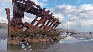 Peter Iredale exposed: Perfect tide conditions reveal the rare skeleton of Oregon’s most famous shipwreck