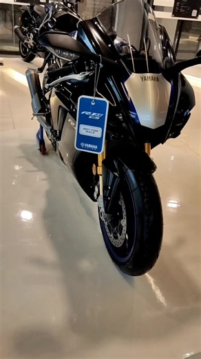 Yamaha YZF-R1M 998cc Engine: 197–200 hp Crossplane Performance