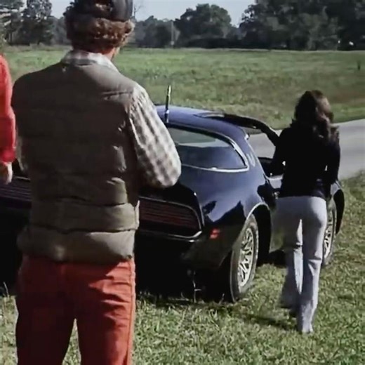 She’s Got A Nice…” 😳 | Smokey And The Bandit