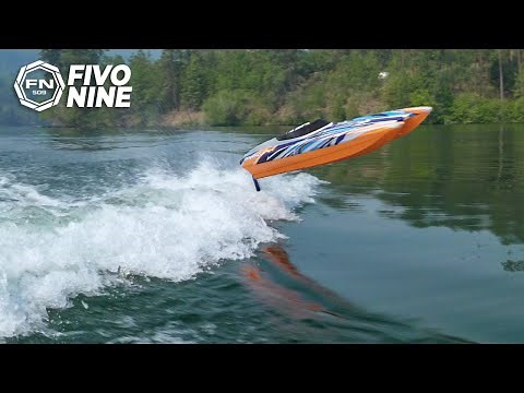 RC Boat Wave Jumping - Traxxas M41 Catamaran Widebody