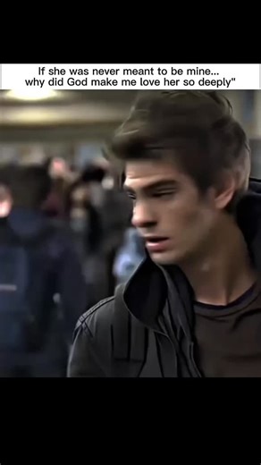mr.fo_ol on Instagram: "Andrew Garfield plays Peter Parker, a high school student who becomes Spider-Man after being bitten by a genetically modified spider. His main love interest is Gwen Stacy (played by Emma Stone). Gwen is intelligent, confident, and independent - she isn't just a background character but someone who helps Peter in his journey. Their chemistry was praised because Garfield and Stone were also dating in real Throughout the movie, Peter struggles between his superhero responsib
