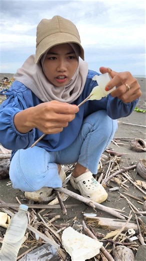“We Found Strange Items Hidden in a Pile of Ocean Debris 😳” #beachfind #oceanfind #mystery #vlog