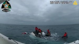 Sheriff: 5 rescued after boat capsizes in Gulf of Mexico