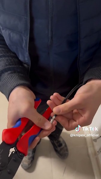 Crimp Connectors for PV Systems with KNIPEX Pliers
