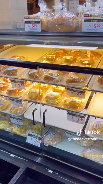 If you haven’t been to Great Wall Supermarket, you’re seriously missing out. 🔥 They’ve got wild drinks you won’t find anywhere else, an ice cream aisle that’s straight-up dangerous, and every kind of boba you can imagine 🧋 The snack game is elite, the sweets go crazy—and yes, you can even grab live lobster and crab 🦞🦀 This spot is a must for all my Denver foodies 👀📍2200 W Alameda Ave #2B, Denver, CO 80223 #denverfood #asainmarket #boba