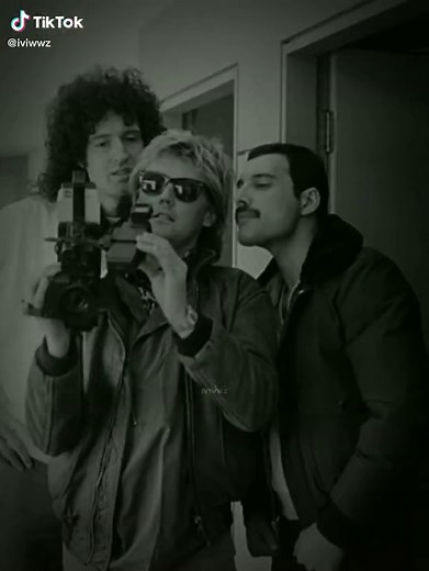 Bohemian Rhapsody- Queen #tipografia #traducao #traducaodemusica #tipografiasmusicas #queen #bohemianrhapsody #freddiemercury #fyy #foryou #DiaDaTv #CaracaQueMequi #vaiprafy #foryoupage #fyp #fypシ #fypage #fypシ゚viral #tiktok #virall #viral #naoflopa #vaiprafy #viraliza #foryoupageofficiall #foryourpage #fy #tiktokviraliza #pfvnaoflopa #iviwwz