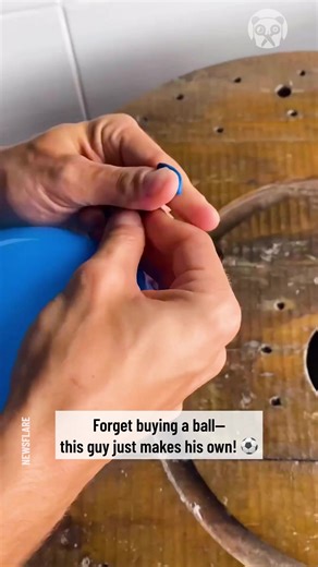 Making a soccer ball out of a balloon | Creative Panda