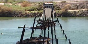 Fire destroys western Arizona bridge, cutting off key route