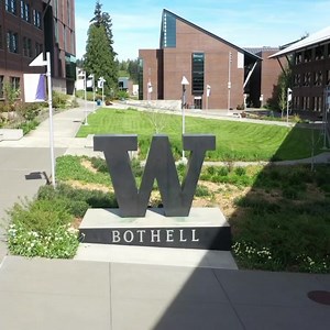 Have you been to campus yet? Here’s a slightly different view of the W statue and The Plaza. Check out the new virtual tour experience on our website at uwb.edu/admissions/visit 🥳 In this video, the library is straight ahead, Commons Hall (UW2) on the left, and Founders Hall (UW1) on the right. #uwbothell | University of Washington Bothell