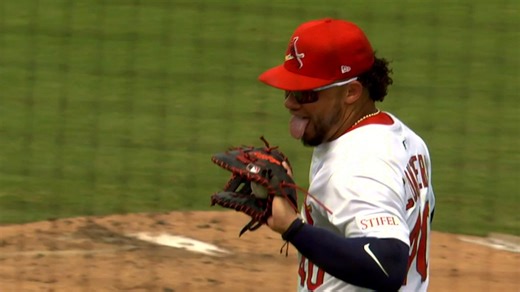 Willson Contreras inicia doble play