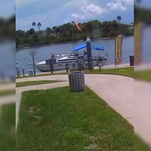 😱 TERRIFYING: Video shows Daytona Beach boat explosion that injured four people. | WESH 2 News