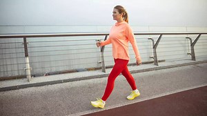 5 simple tips to upgrade a daily stroll into "power walking" that can burn more calories