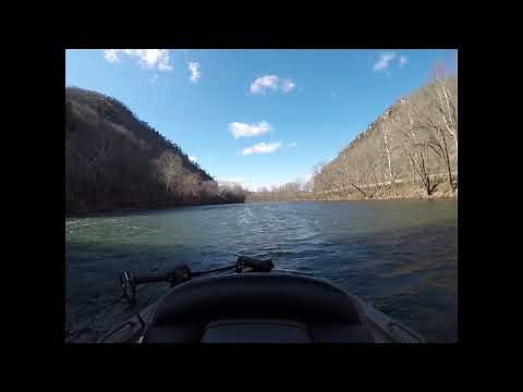 Fast jet boat run up the James River in the River Raptor XR