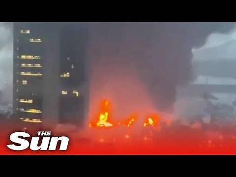 Fire & explosions destroy boats at Hong Kong marina