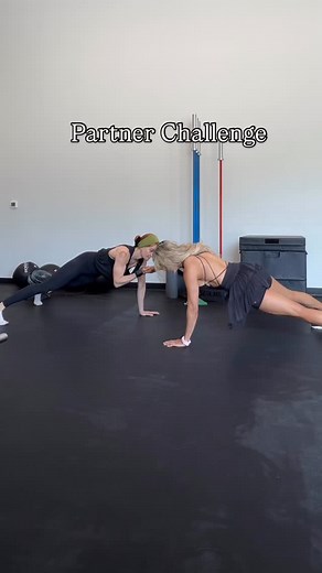 Push–Pull One-Arm Push-Up Challenge 💪🏻 Tag your strongest friend and try it! 😏👇🏼 #challenge #partnerchallenge #pushup #fitnessmotivation #fitnessreel #viralreel #strongwoman #fitgirl #core #fitnesschallenges #calisthenics | Yari Breunig ( NinjaYari)