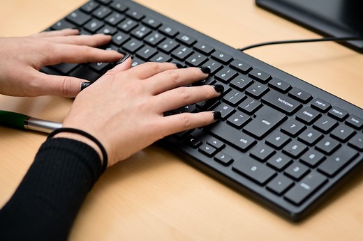 6 Tips for Writing a Persuasive Email & Templates to Use in 2024