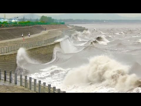 INCREDIBLE TIDAL WAVES Caught On Camera