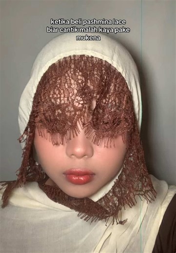 auah males jadinya😭😫 ga mood ya ga memungkiri cakep sebenernya kalo lace itu ku taroh di bawah ya tapi kalo di atas kek auah gajelas bgt 😭🤏🏻 #pashmina #core