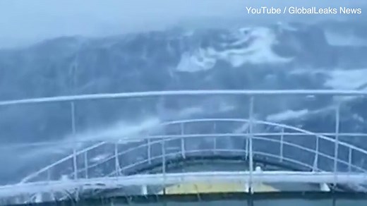 100-foot wave hits ship during intense storm in the North Sea