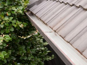 How To Clean Gutters - Bunnings Australia