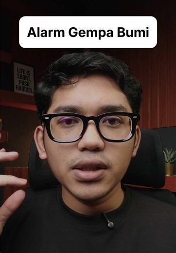 Pasang Alarm Gempa Bumi Ini Menu Earthquake Alerts bisa ada di hp lu, tapi cakupan negaranya tetap harus dicek. Per 26 Juni 2026, Indonesia belum tercantum di daftar resmi Google. Siapkan lapisan yang tersedia: Info BMKG resmi, notifikasi darurat HP, InaEEWS, dan refleks merunduk–berlindung–berpegangan. Tidak ada alert yang menjamin selalu datang sebelum guncangan. Save, lalu cek HP keluarga malam ini. #InfoBMKG #GempaBumi #MitigasiBencana #TipsTeknologi #Android