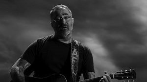 STAIND's AARON LEWIS Releases Music Video For Controversial New Solo Single 'Am I The Only One'