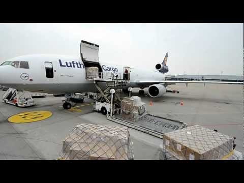 How to load cargo into the MD-11 Part 1