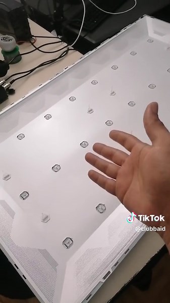 Réparation de l'extrême, tuto complet sur la réparation d'une tv gratuitement, très souvent les gens préfèrent acheter une tv neuve plutôt que d'essayer de réparer l'ancienne, apprendre à réparer est vraiment à la portée de tous si ont se donne les moyens. #DIY #astuce #solution #reparation #tv #famille #education #papa #maman