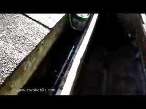 iRobot Looj - The gutter cleaning robot, demo - in the real