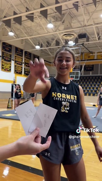 Morning practice fun! 🖤🐝💛#HORNETCHEER #GHSCHEERROCKS #STINGEM #FEARTHESWARM