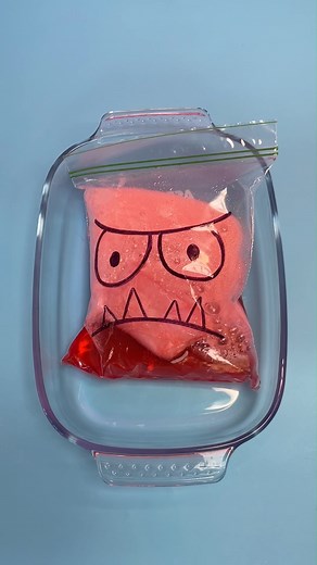 Try this exploding monster science experiment for British Science Week ✨ Fill a ziploc bag with food colouring and vinegar Make a packet using toilet paper and add baking soda Quickly add the baking soda to the bag and seal it Watch the magic science happen! | Early Years Resources
