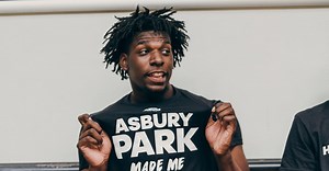 Five-star big man Naz Reid officially down to final two schools