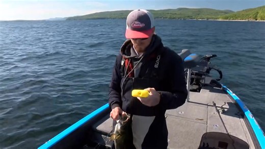Matt Messer continues to put on a Champlain clinic as he culls out 4 pounders on Championship Saturday of the Nitro Bassmaster Elite Qualifier presented by Bass Pro Shops! Tune in on Bassmaster.com starting at 3:00 PM ET for the Final Day weigh-in. | Bassmaster
