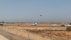 Awesome footage of the F-117 Nighthawk landing at Fresno Yosemite International Airport in California. What is the F-117 up to since being retired in 2008? Read here > https://taskandpurpose.com/news/air-force-f-117-nighthawk-california/ | Task & Purpose