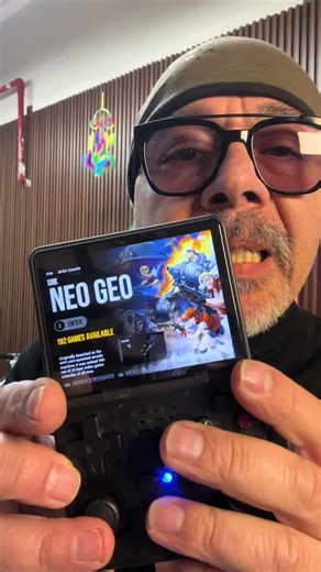 Leggero e ricaricabile per giocare in movimento Lo schermo IPS da 3,5 pollici offre un'esperienza di gioco coinvolgente Ideale per gli appassionati di giochi classici con la console R36S dal design retrò Funziona su una distribuzione Linux open source, consentendo la personalizzazione È dotato di una scheda TF da 128 GB per un'ampia libreria di giochi. Viene fornito con oltre 40.000 giochi classici #tiktokshop #shop #viral #console