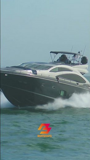 Conquering the Storm: Yacht Defies Rough Seas at Haulover Inlet with Raw Power