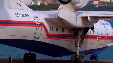 Be-200 Seaplane’s Epic Takeoff: A Showcase of Strength and Agility