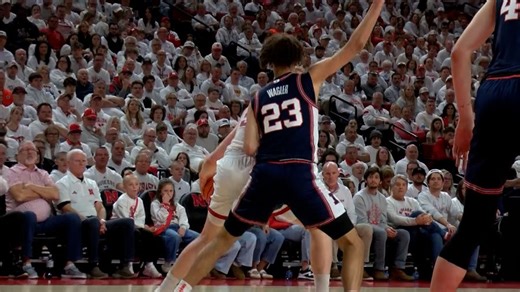 Illini win eleventh-straight game over No. 5 Nebraska