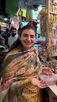 Live meetup with so many fans at the bangle shop — Humna distributed bangles to everyone there 🛍️🌸