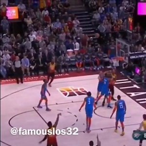 Donovan Mitchell made his shoes lay down whole sideways lol | Famouslos32