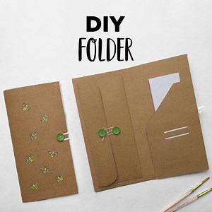 Learn how to make a useful folder with this tutorial! These are great for storing documents, receipts & photos. Materials Required :- - Glue - Scissors - Thread & Needles - Elastic Thread - Buttons - Card Stock #DIYFolder #tutorial #organizer Our Social Media: Watch more: http://www.21frames.in/artalltheway Follow us on Instagram: https://www.instagram.com/ventunoart Follow us on Facebook: https://www.facebook.com/ArtAllTheWay | Art All The Way