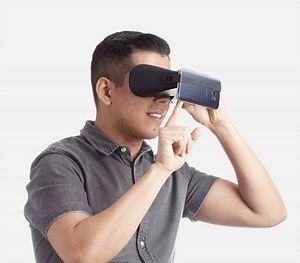 The EyeQue Insight Smart Vision Screener Can Check Your Eyesight