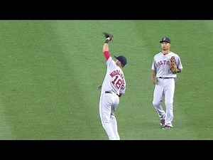 BOS@NYY: Middlebrooks makes the grab in center