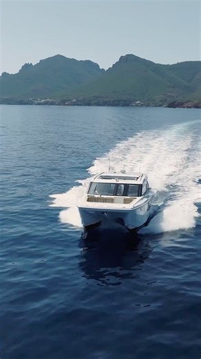 Award-winning. Globally recognised. Built without compromise.⁣ ⁣⁣ The Aquila 46 Coupe is making waves around the world — named a Yacht Style Award winner and nominated for European Power Boat of the Year.⁣ ⁣⁣ From sleek design to foil-assisted performance, it’s easy to see why.⁣⁣ ⁣⁣ Watch the full walkthrough and experience it for yourself: https://www.aquilaboats.com/models/coupes/46#videos⁣ ⁣⁣ #Aquila46Coupe #PowerCatamaran #AwardWinningDesign #YachtStyleAwards #EuropeanPowerBoat #AquilaLife #