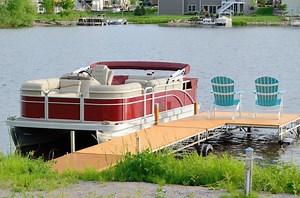 11 Tips for Leaving a Pontoon Boat in the Water - WaterCraft 101