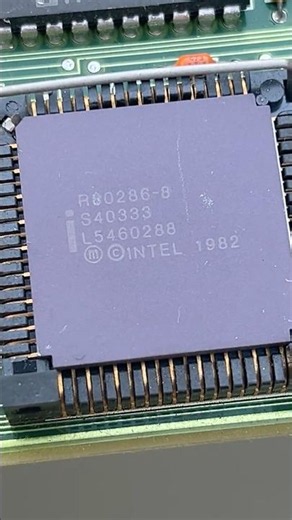 Vintage Intel 80286 (R80286-8) Microprocessor