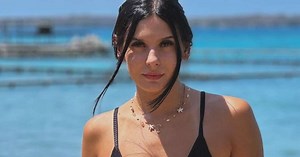 Ana Castela impressiona ao surgir de biquíni fininho em barco de luxo