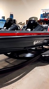 The color scheme on this Phoenix 20XE🔥#phoenixboats #20xe #bassboat #wefishphx #builtbyanglersforanglers #bassfishing #colorscheme | Phoenix Boats
