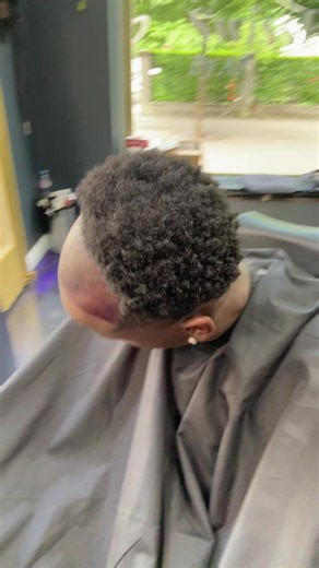 Burst Fade Haircut: How to Get a Mid Drop Burst Fade